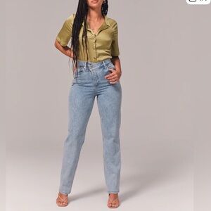 Abercrombie & Fitch Curve Love Ultra High Rise Straight 90s w Cross Waistband